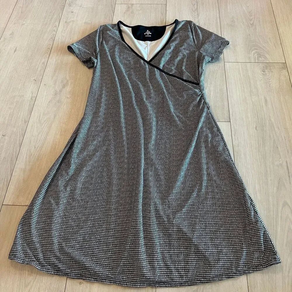 Prana black and white yoga wrap dress midi length short sleeve stretchy size Xl